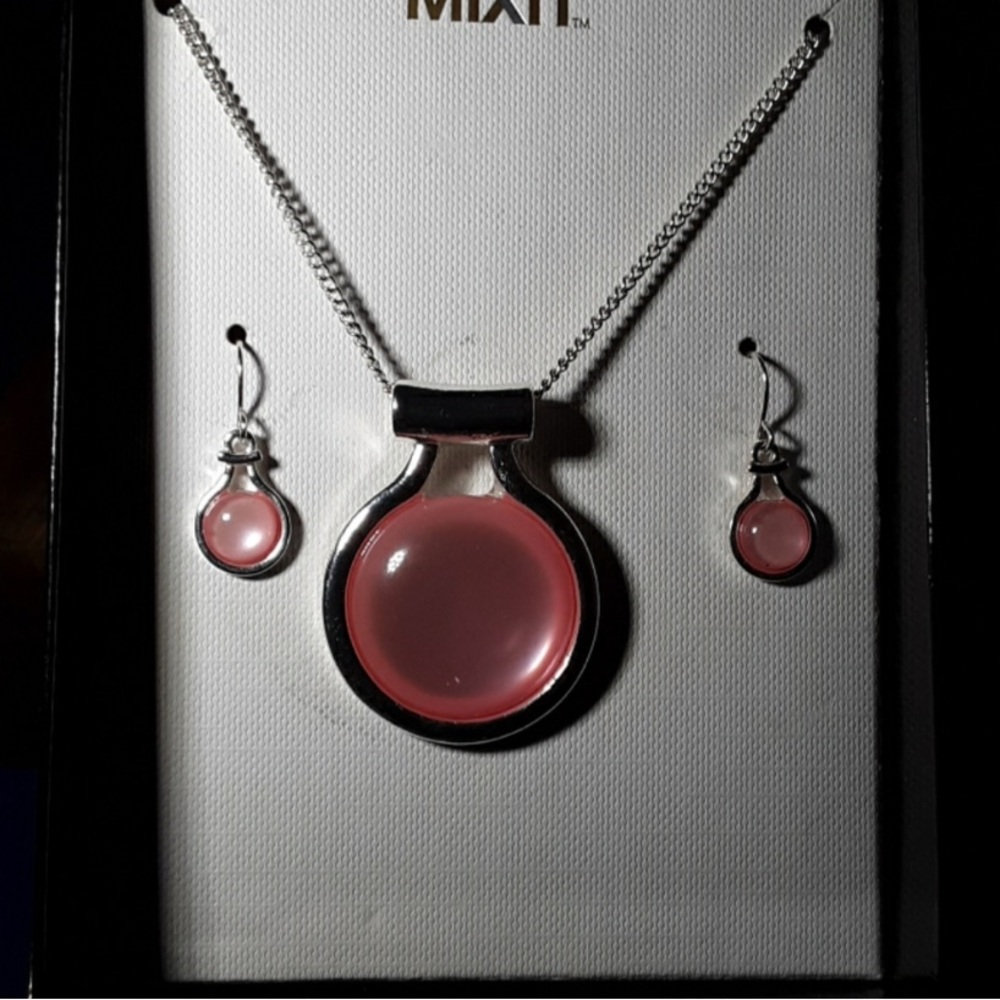 Mix It Pink Pendant Necklace and Earring Set